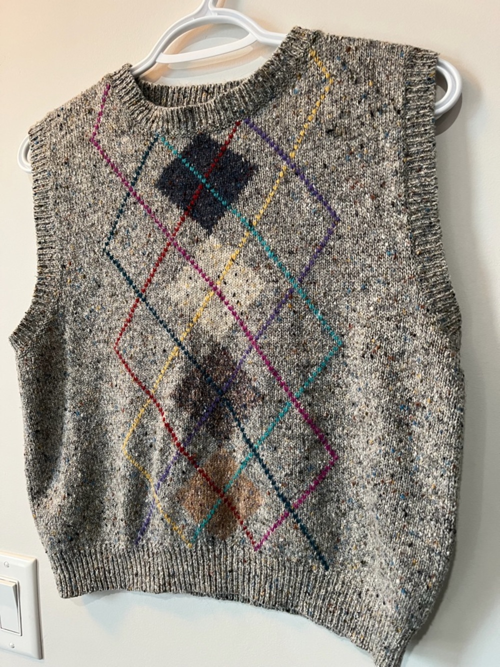 Super cute women’s vintage sweater vest